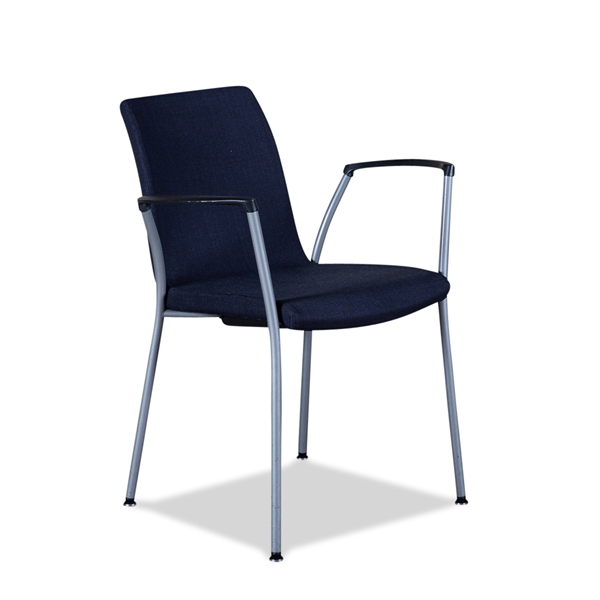3R_kontor Konferencestol. Akaba. Mørkegråt Polster. Gråt Stel. Stabelbar. Armlæn M. Sort Plast Top. Konferencestole
