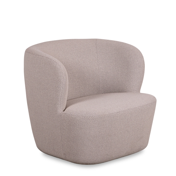 Loungestol. Gubi. Stay Lounge. Off White Polster. Sort Sokkel. Loungestol. Gubi. Stay Lounge. Off White Polster. Sort Sokkel.