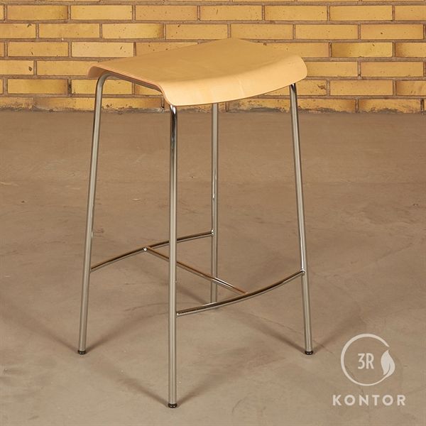 Magnus Olesen Magnus Olesen Barstol. Ahorn Sæde, Krom Stel. Højde: 65Cm Brugte Møbler