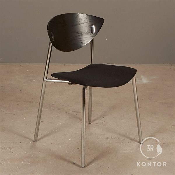 Randers+Radius Must Stol. Sort Polster, Sort Træryg. Kantinestole